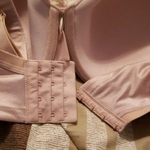 Cacique Intimates & Sleepwear - EUC Intuition Bra Cacique Intimates & Sleepwear - EUC Intuition Bra